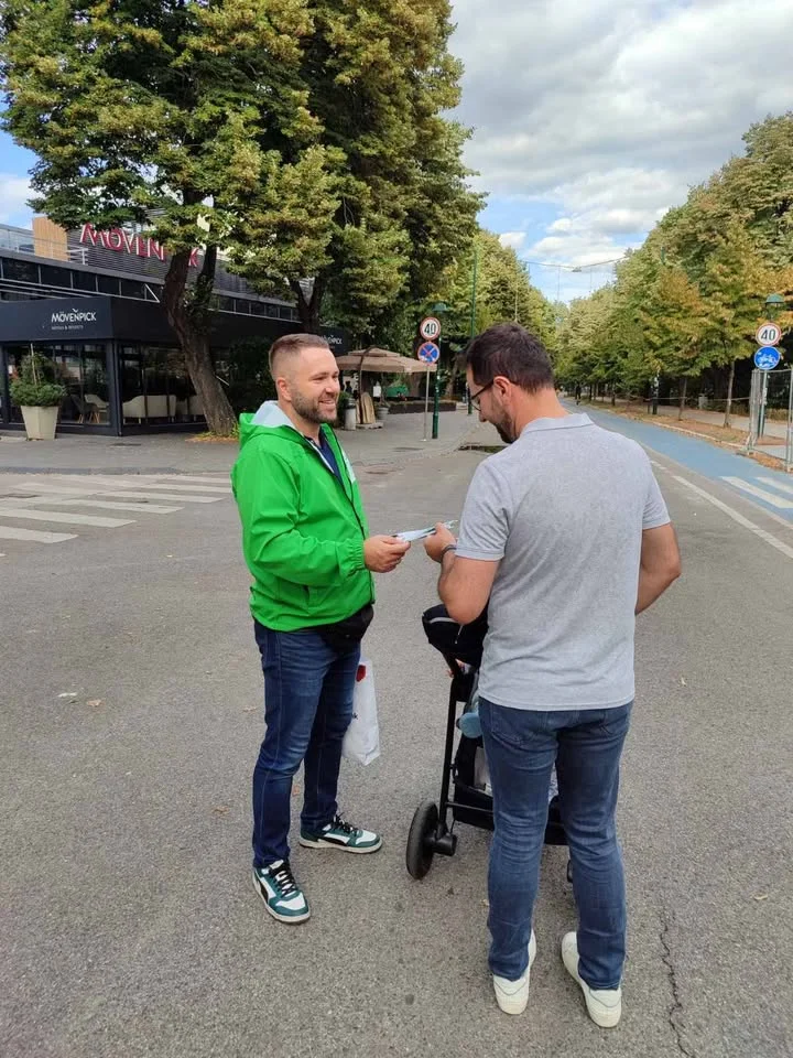 Meša Selimović u razgovoru sa građanima